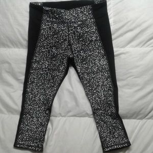 Under Armour large work out leggings